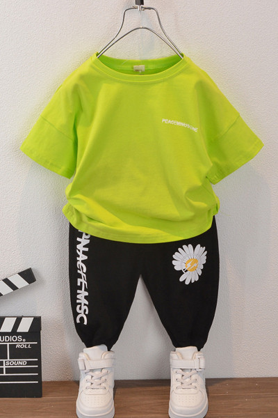 Nyárra alkalmas gyerek sportkészlet két részből áll