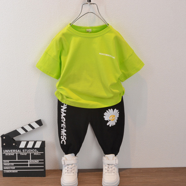 Nyárra alkalmas gyerek sportkészlet két részből áll