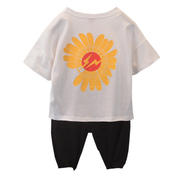 Nyárra alkalmas gyerek sportkészlet két részből áll