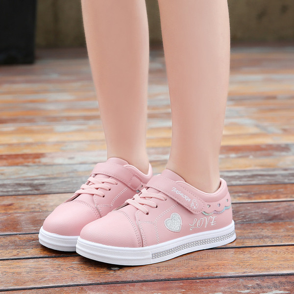 Modern, fűzős és ragasztós gyerekcipő lányoknak