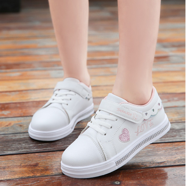 Modern, fűzős és ragasztós gyerekcipő lányoknak