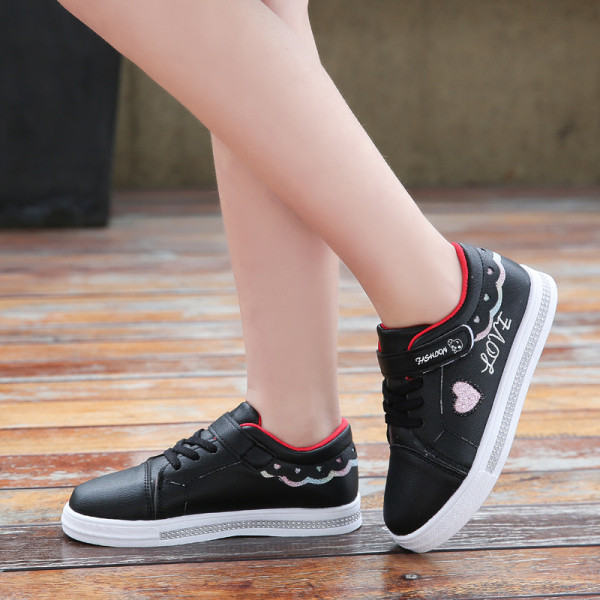 Modern, fűzős és ragasztós gyerekcipő lányoknak