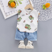 Gyerekkészlet fiúknak színes mintás felsőből és rövidnadrággal