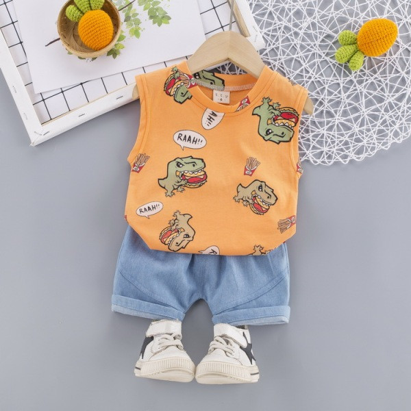 Gyerekkészlet fiúknak színes mintás felsőből és rövidnadrággal