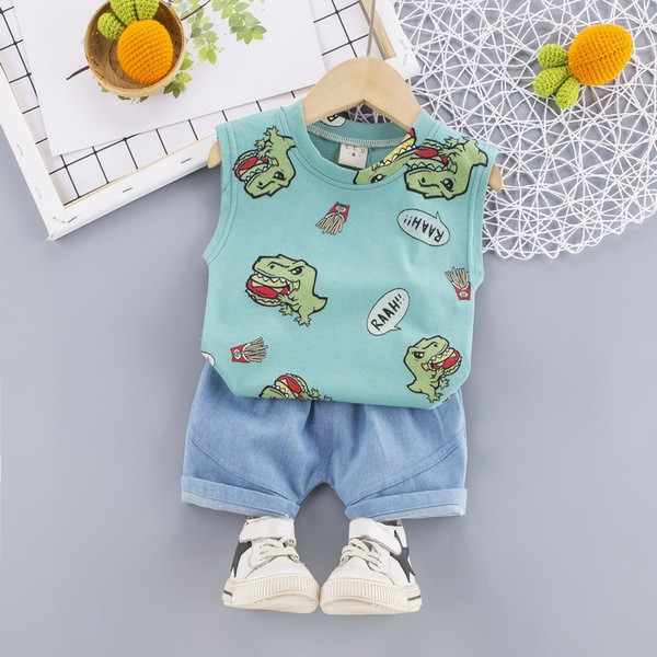 Gyerekkészlet fiúknak színes mintás felsőből és rövidnadrággal