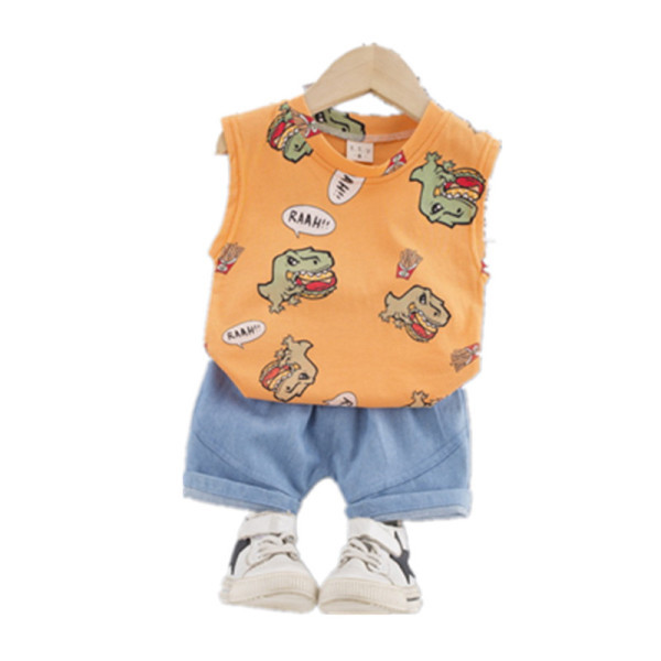 Gyerekkészlet fiúknak színes mintás felsőből és rövidnadrággal