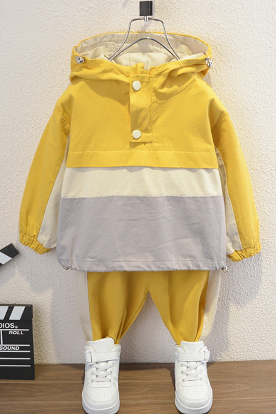 Napi gyerekkészlet fiúknak kétrészes blúz kapucnival + nadrág