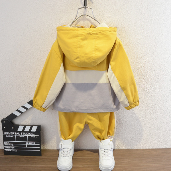 Napi gyerekkészlet fiúknak kétrészes blúz kapucnival + nadrág