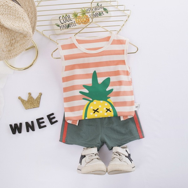 Nyári szett csíkos felsőből és rövidnadrágból