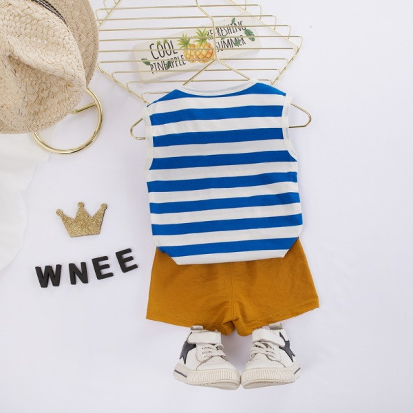 Nyári szett csíkos felsőből és rövidnadrágból
