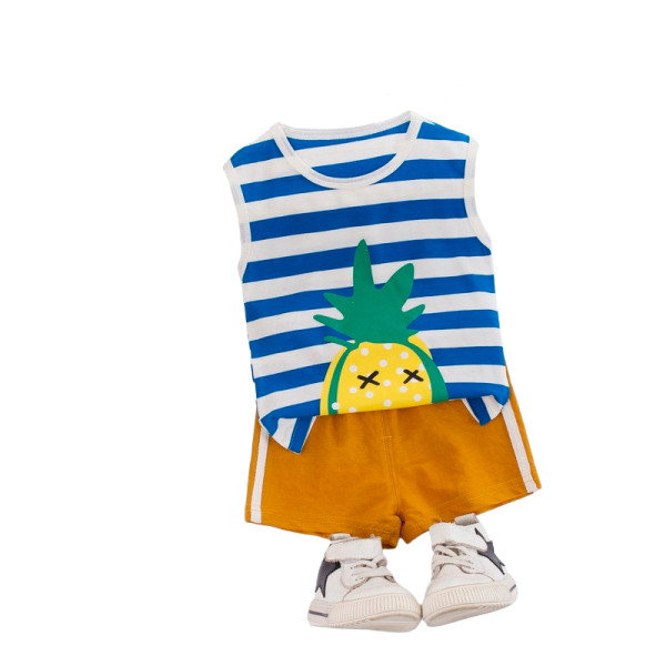 Nyári szett csíkos felsőből és rövidnadrágból
