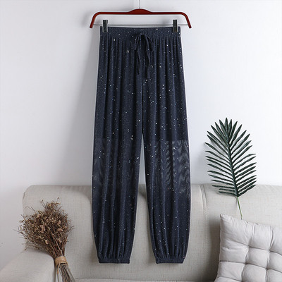 Sieviešu bikses ar spīdīgām daļiņām un saitēm