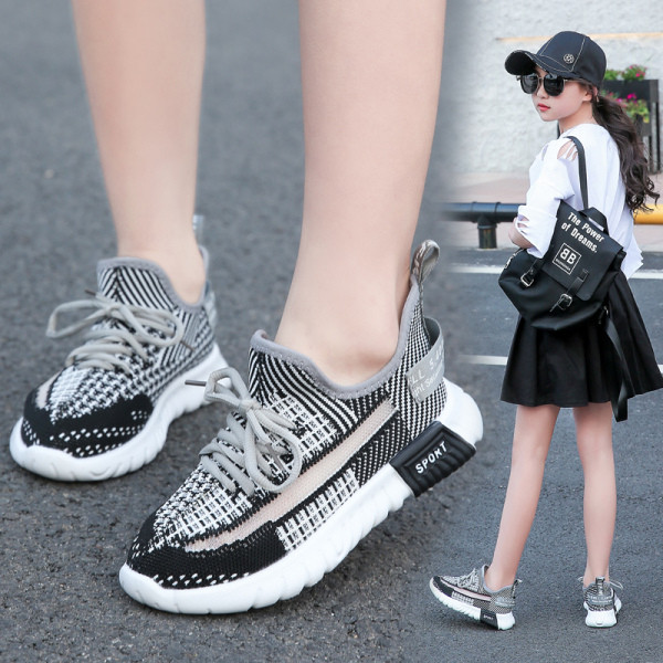 Gyermek sportcipő fűzővel és vastag talppal