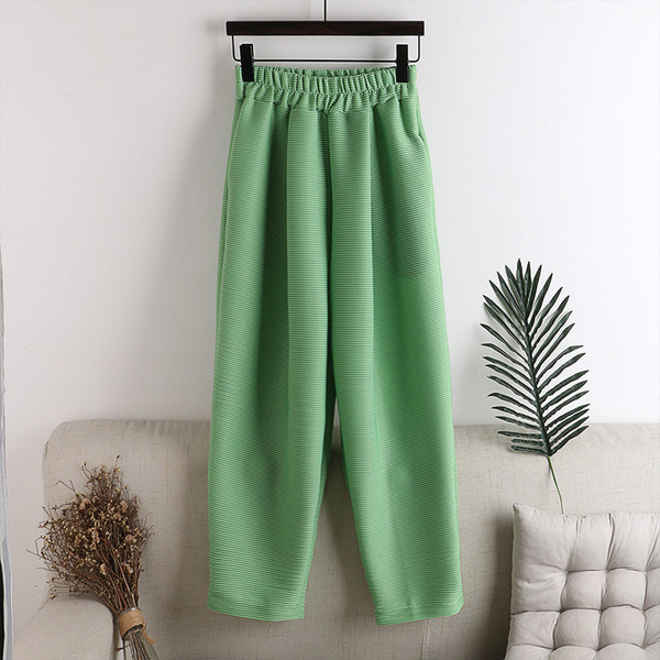 Alkalmi női nadrág gumival és zsebekkel