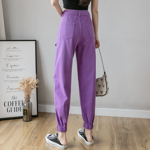 Női nadrág zsebekkel, magas derékkal