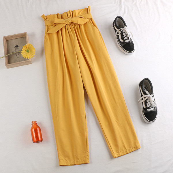 Női nadrág szalaggal, magas derékkal