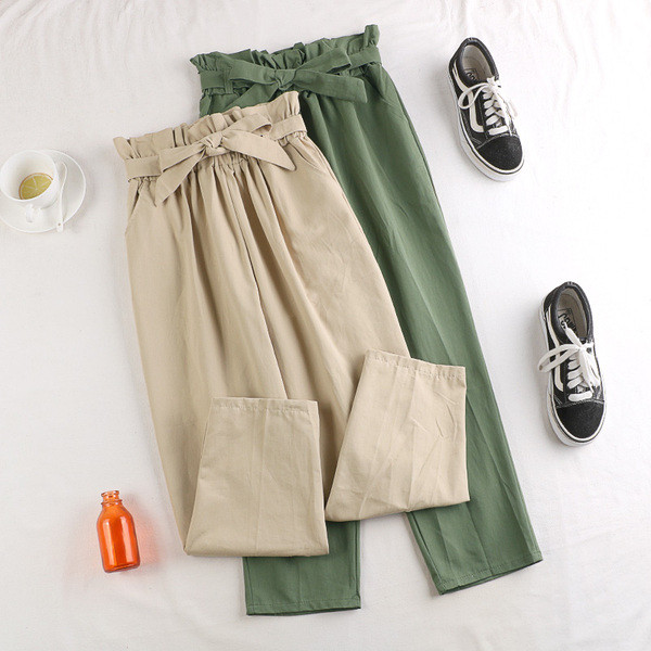 Női nadrág szalaggal, magas derékkal