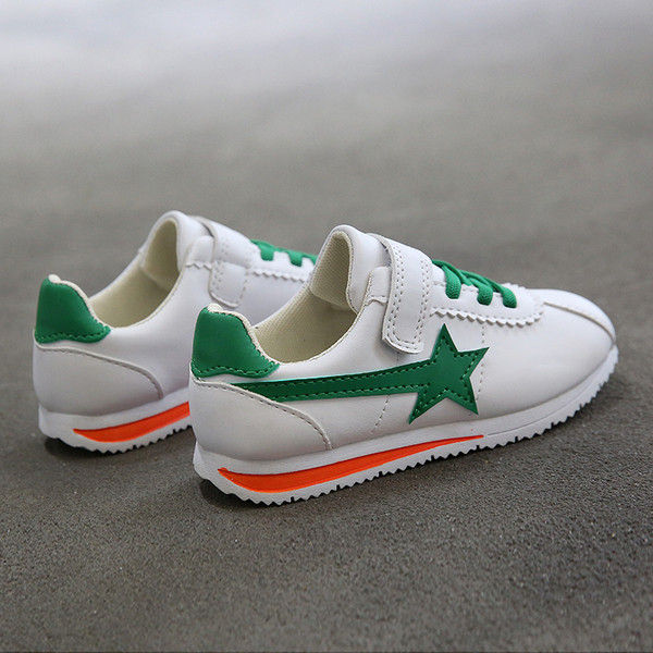 Laste vabaaja tossud paelte ja tikanditega