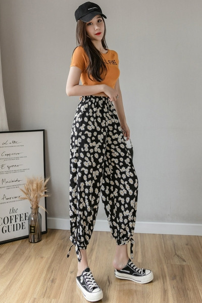 Női nadrág elasztikus derékkal és bokakötővel fekete színben