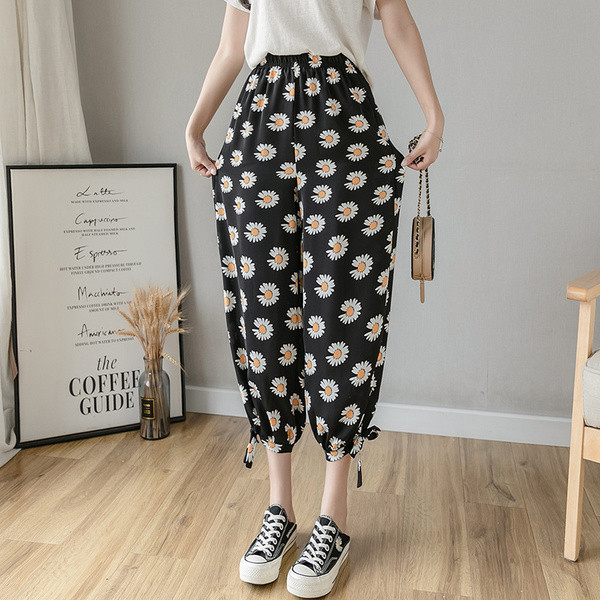 Női nadrág elasztikus derékkal és bokakötővel fekete színben