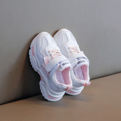 Alkalmi gyerek tornacipő fűzővel és matricával fehér színben