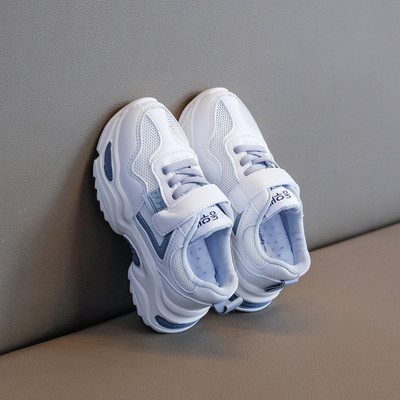 Alkalmi gyerek tornacipő fűzővel és matricával fehér színben