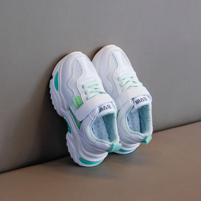 Alkalmi gyerek tornacipő fűzővel és matricával fehér színben