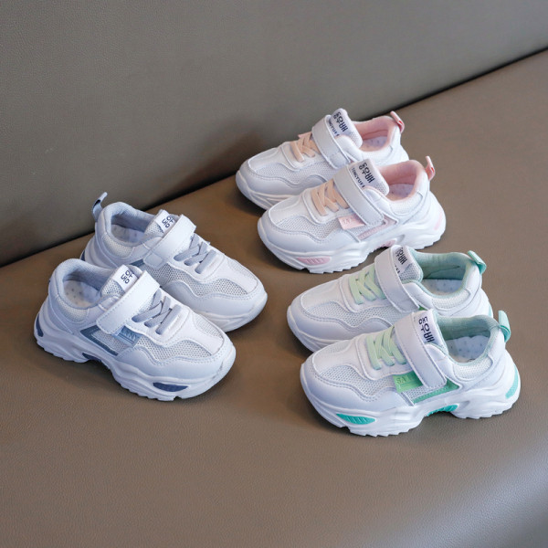 Alkalmi gyerek tornacipő fűzővel és matricával fehér színben