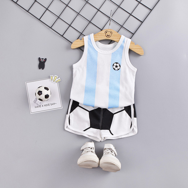 Suvine spordikomplekt poistele - topp ja lühikesed püksid