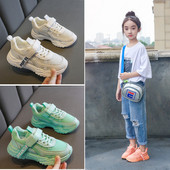 Sport-alkalmi gyerek tornacipő fűzővel és vastag talppal, alkalmas fiúknak és lányoknak