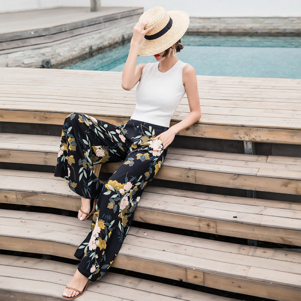 Moodsad lillelise mustriga musta värvi naiste püksid