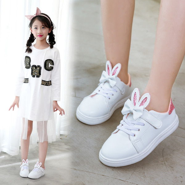 Sport és mindennapi gyerek tornacipő fűzővel és 3D elemmel