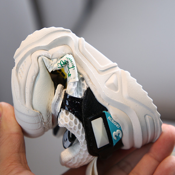 Sporta un ikdienas bērnu kedas ar sietu un uzlīmēm