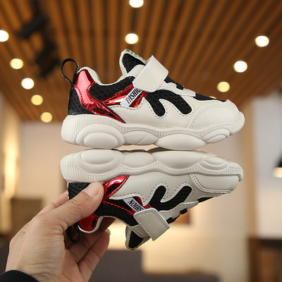 Kleebiste ja läikiva efektiga spordi- ja igapäevased laste tossud