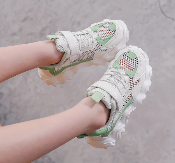 Sport gyerek tornacipő hálóval és fűzővel