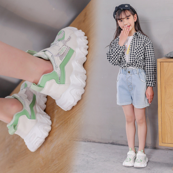 Sport gyerek tornacipő hálóval és fűzővel