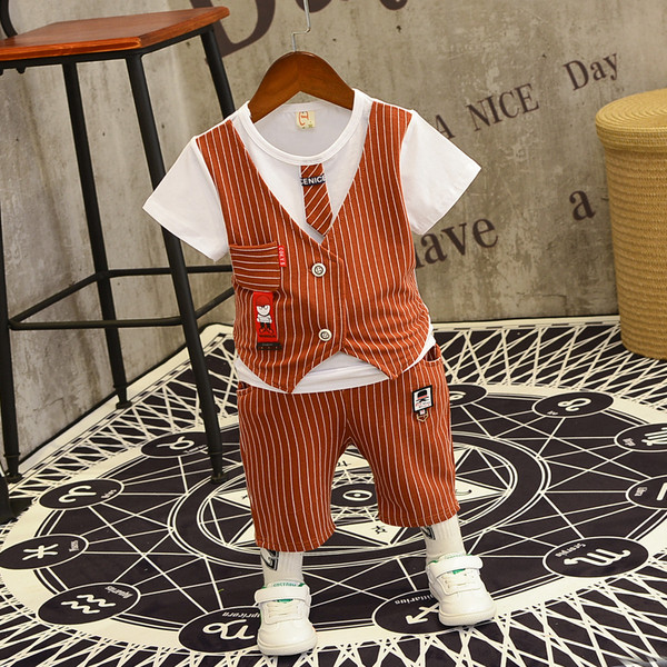 Suveks sobiv moodne lastekomplekt poistele