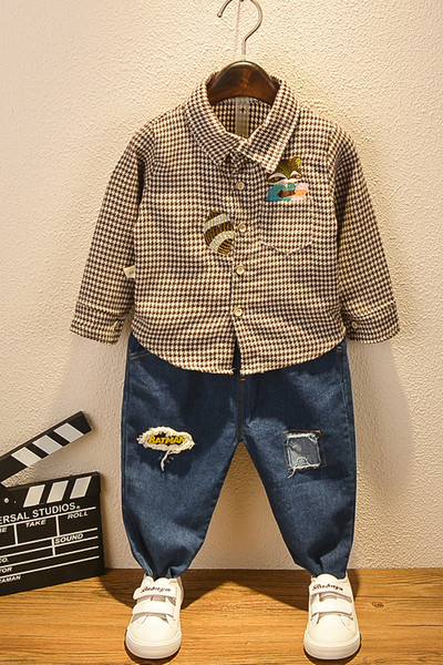 Moderns bērnu komplekts zēniem no divdaļīga krekla + džinsi