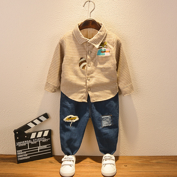 Moderns bērnu komplekts zēniem no divdaļīga krekla + džinsi