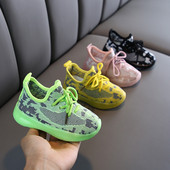 Alkalmi gyerek tornacipő fűzővel és mintával