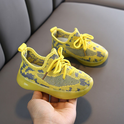 Alkalmi gyerek tornacipő fűzővel és mintával