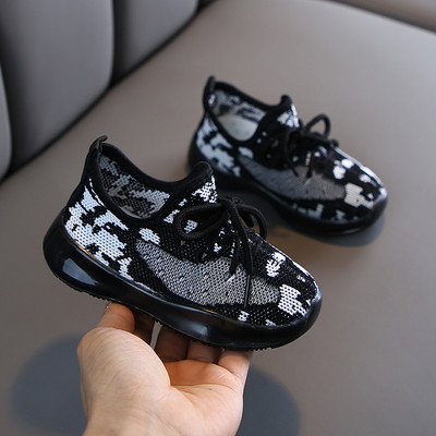 Alkalmi gyerek tornacipő fűzővel és mintával