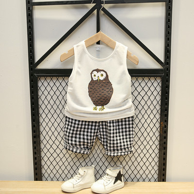 Ikdienas bērnu komplekts no divām daļām topiņa ar aplikāciju + rūtaini šorti