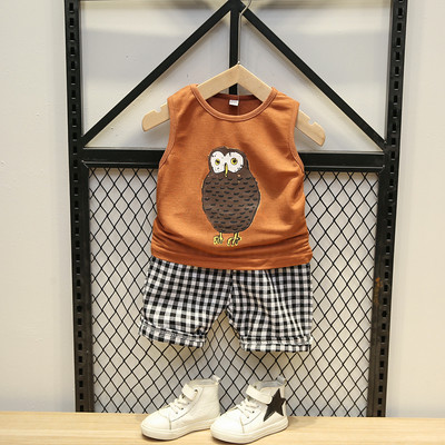 Ikdienas bērnu komplekts no divām daļām topiņa ar aplikāciju + rūtaini šorti