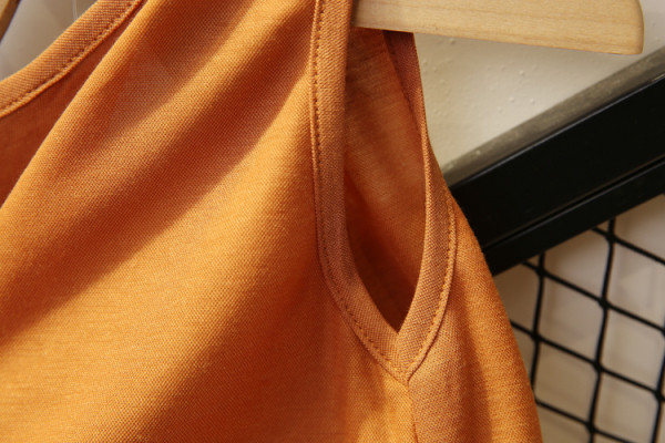 Ikdienas bērnu komplekts no divām daļām topiņa ar aplikāciju + rūtaini šorti