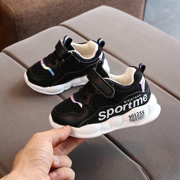 Sport gyerekcipő vastag talppal, fűzővel és szalaggal