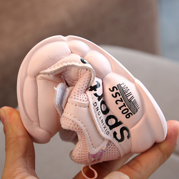 Sport gyerekcipő vastag talppal, fűzővel és szalaggal