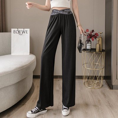 Moodsad kõrge vöökoha ja kirjaga naistepüksid