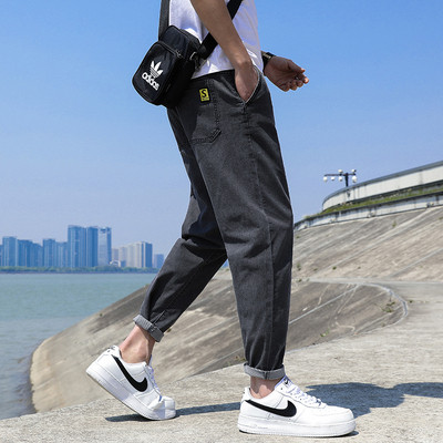 Alkalmi férfi hosszú farmernadrág zsebekkel és cipzárral