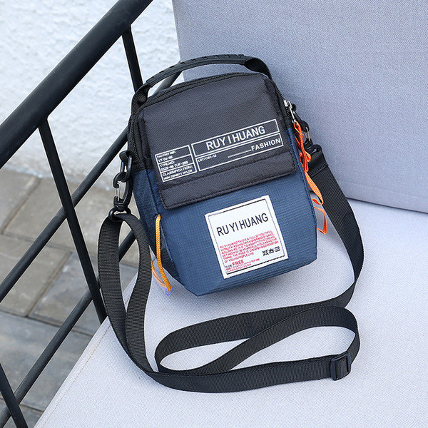 Meeste päevakott ja pealdised ning pikk sangaga